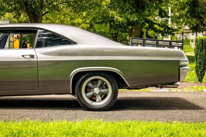 1965 Chevrolet Impala - Image 10
